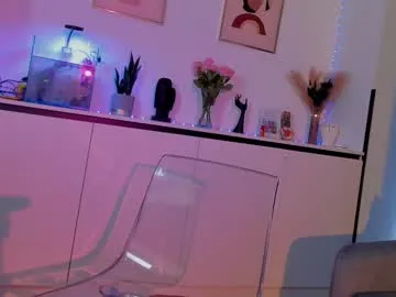 misskiarra – webcam model profile photo Image 8