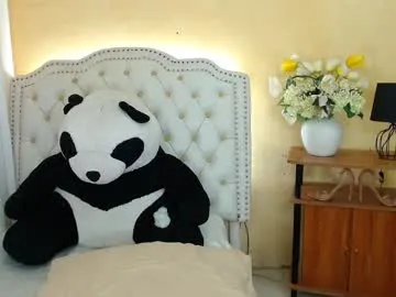 ariana_petite – webcam model profile photo Image 5