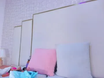 blue_bow – webcam model profile photo Image 2