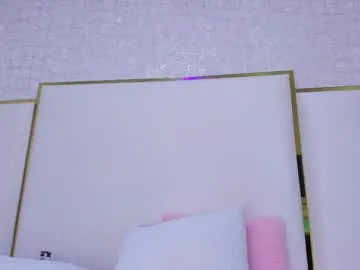 blue_bow – webcam model profile photo Image 3