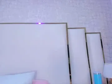 blue_bow – webcam model profile photo Image 4