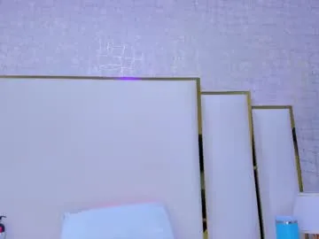 blue_bow – webcam model profile photo Image 9