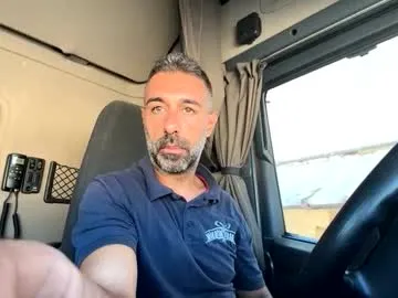 sweetyoops – webcam model profile photo Image 13