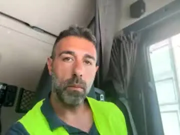 sweetyoops – webcam model profile photo Image 4