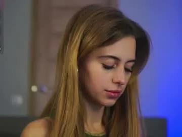 emiilycampbell – webcam model profile photo Image 12