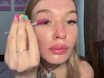 shiny_lily – webcam model profile photo Image 14