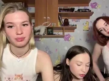 shiny_lily – webcam model profile photo Image 9