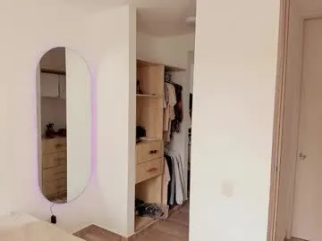 party_4_u – webcam model profile photo Image 19