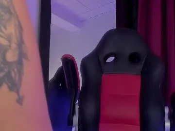 karlenegries – webcam model profile photo Image 16