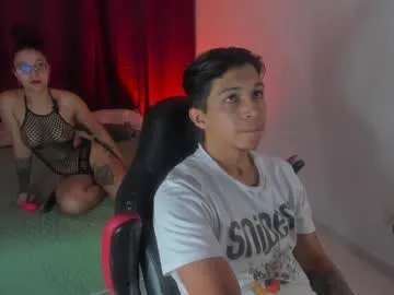 karlenegries – webcam model profile photo Image 9