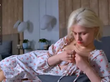 violetta_danvers – webcam model profile photo Image 9