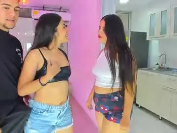 island_peach – webcam model profile photo Image 16