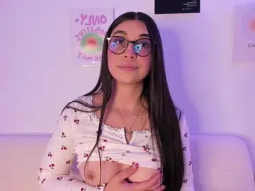 gongjulee – webcam model profile photo Image 2