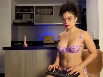 zairalure – webcam model profile photo Image 4