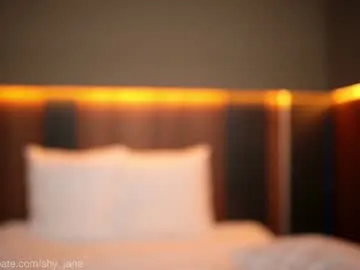 clari_yumi – webcam model profile photo Image 4