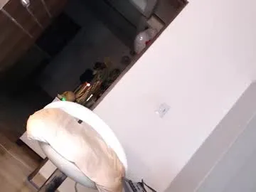 blue_bow – webcam model profile photo Image 15