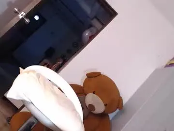 blue_bow – webcam model profile photo Image 8