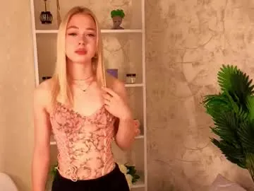 EvelynMills – webcam model profile photo Image 17