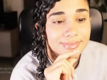 blue_bow – webcam model profile photo Image 10