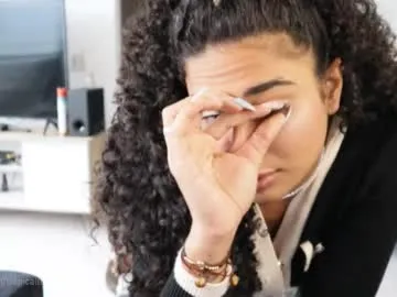 blue_bow – webcam model profile photo Image 11