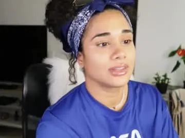 blue_bow – webcam model profile photo Image 19