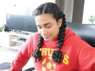 blue_bow – webcam model profile photo Image 9