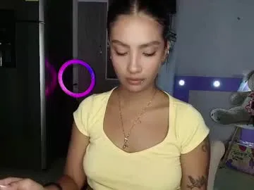 peachylina – webcam model profile photo Image 4