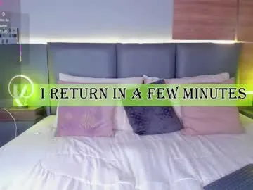 blue_bow – webcam model profile photo Image 15