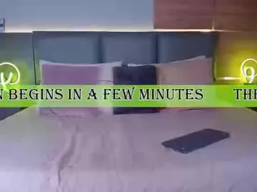 blue_bow – webcam model profile photo Image 16