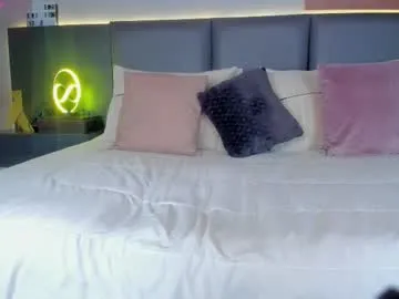 blue_bow – webcam model profile photo Image 4