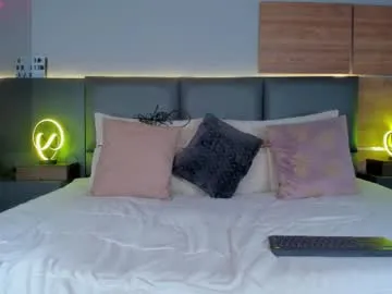 blue_bow – webcam model profile photo Image 5