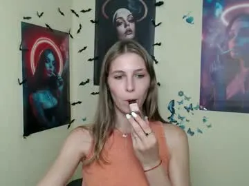 blue_bow – webcam model profile photo Image 5