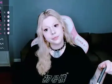 pinkypuppa – webcam model profile photo Image 3