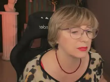 IngridSaint – webcam model profile photo Image 13