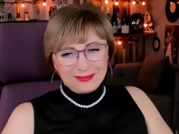 IngridSaint – webcam model profile photo Image 17