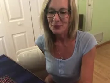 aveangela – webcam model profile photo Image 9