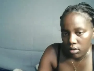 sweetyoops – webcam model profile photo Image 3