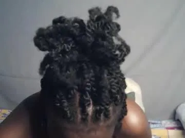 sweetyoops – webcam model profile photo Image 7