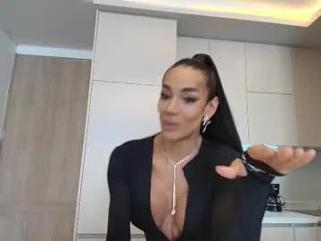 sexicanela99 – webcam model profile photo Image 3