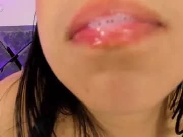 laura_hills18 – webcam model profile photo Image 3