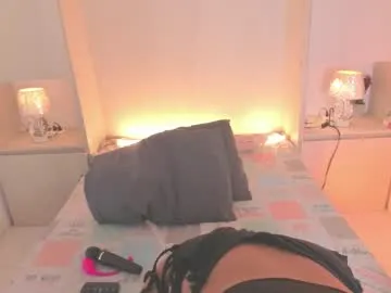 super_peach – webcam model profile photo Image 5