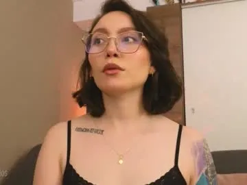 syndicete – webcam model profile photo Image 12