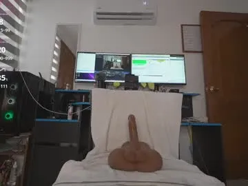 little_sharol – webcam model profile photo Image 12