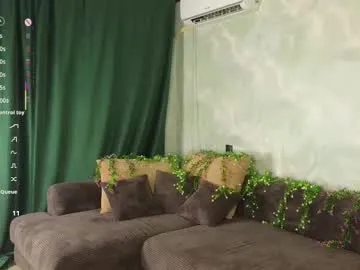 pinkypuppa – webcam model profile photo Image 2