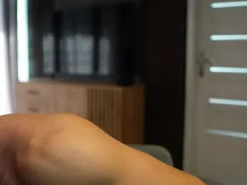 pinkypuppa – webcam model profile photo Image 8