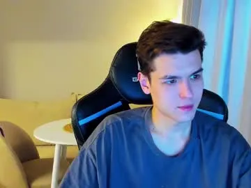 sweetyoops – webcam model profile photo Image 3