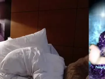 super_peach – webcam model profile photo Image 14