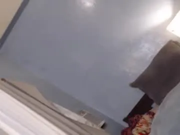 blue_bow – webcam model profile photo Image 16