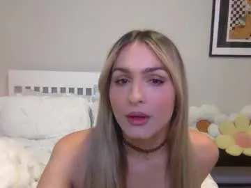 emily_____ – webcam model profile photo Image 3