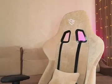 oliviabr0wn – webcam model profile photo Image 3